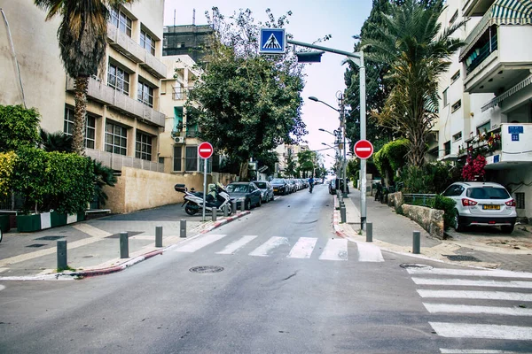 Tel Aviv İsrail 31 Mart 2020 'de Tel Aviv' in boş caddelerini Coronavirus 'un yayılmasını önlemek için nüfusun karantinası sırasında görüntüledi.