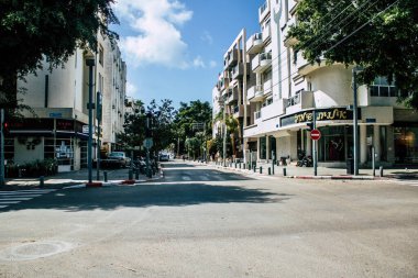 Tel Aviv İsrail 31 Mart 2020 'de Tel Aviv' in boş caddelerini Coronavirus 'un yayılmasını önlemek için nüfusun karantinası sırasında görüntüledi.