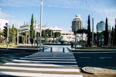 Tel Aviv İsrail 31 Mart 2020 'de Tel Aviv' in boş caddelerini Coronavirus 'un yayılmasını önlemek için nüfusun karantinası sırasında görüntüledi.