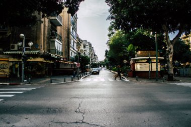 Tel Aviv İsrail 31 Mart 2020 'de Tel Aviv' in boş caddelerini Coronavirus 'un yayılmasını önlemek için nüfusun karantinası sırasında görüntüledi.