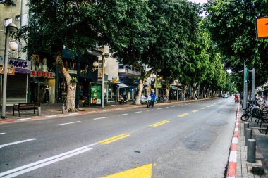 Tel Aviv İsrail 31 Mart 2020 'de Tel Aviv' in boş caddelerini Coronavirus 'un yayılmasını önlemek için nüfusun karantinası sırasında görüntüledi.