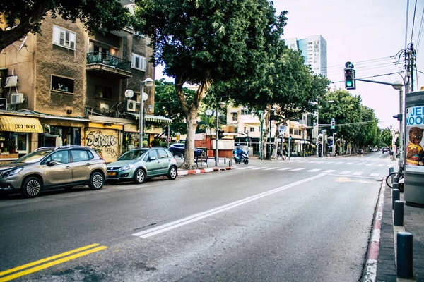 Tel Aviv İsrail 31 Mart 2020 'de Tel Aviv' in boş caddelerini Coronavirus 'un yayılmasını önlemek için nüfusun karantinası sırasında görüntüledi.