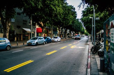 Tel Aviv İsrail 31 Mart 2020 Coronavirus 'un yayılmasını önlemek için Tel Aviv sokaklarında dolaşan bir İsrail ambulansı görülüyor.