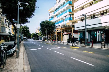 Tel Aviv İsrail 31 Mart 2020 'de Tel Aviv' in boş caddelerini Coronavirus 'un yayılmasını önlemek için nüfusun karantinası sırasında görüntüledi.