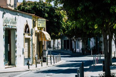 Limasol Kıbrıs Rum Kesimi 01 Nisan 2020. Kıbrıs Rum Kesimi 'nde Coronavirüs' ün yayılmasını önlemek için halkın karantinası sırasında Limasol 'un boş sokaklarının görüntüsü