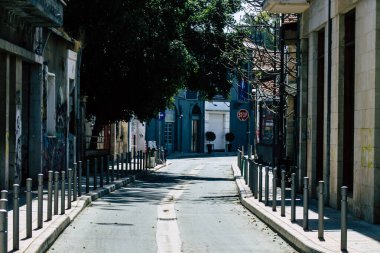 Limasol Kıbrıs Rum Kesimi 01 Nisan 2020. Kıbrıs Rum Kesimi 'nde Coronavirüs' ün yayılmasını önlemek için halkın karantinası sırasında Limasol 'un boş sokaklarının görüntüsü