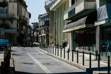 Limasol Kıbrıs Rum Kesimi 01 Nisan 2020. Kıbrıs Rum Kesimi 'nde Coronavirüs' ün yayılmasını önlemek için halkın karantinası sırasında Limasol 'un boş sokaklarının görüntüsü