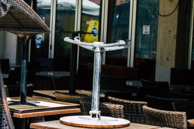 Limasol Kıbrıs Rum Kesimi 01 Nisan 2020. Kıbrıs Rum Kesimi 'nde Coronavirüs' ün yayılmasını önlemek için halkın karantinası sırasında Limasol 'un boş sokaklarının görüntüsü