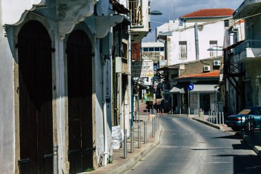 Limasol Kıbrıs Rum Kesimi 01 Nisan 2020. Kıbrıs Rum Kesimi 'nde Coronavirüs' ün yayılmasını önlemek için halkın karantinası sırasında Limasol 'un boş sokaklarının görüntüsü