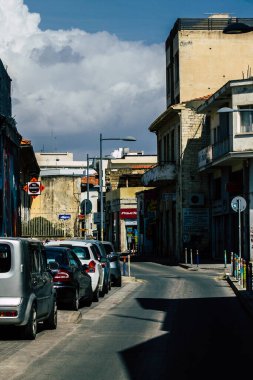 Limasol Kıbrıs Rum Kesimi 01 Nisan 2020. Kıbrıs Rum Kesimi 'nde Coronavirüs' ün yayılmasını önlemek için halkın karantinası sırasında Limasol 'un boş sokaklarının görüntüsü