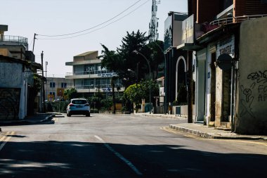 Limasol Kıbrıs Rum Kesimi 01 Nisan 2020. Kıbrıs Rum Kesimi 'nde Coronavirüs' ün yayılmasını önlemek için halkın karantinası sırasında Limasol 'un boş sokaklarının görüntüsü
