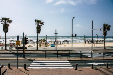 Tel Aviv İsrail 1 Nisan 2020 Coronavirus 'un yayılmasını önlemek için nüfusun karantinası sırasında Tel Aviv' in boş sokaklarının görüntüsü