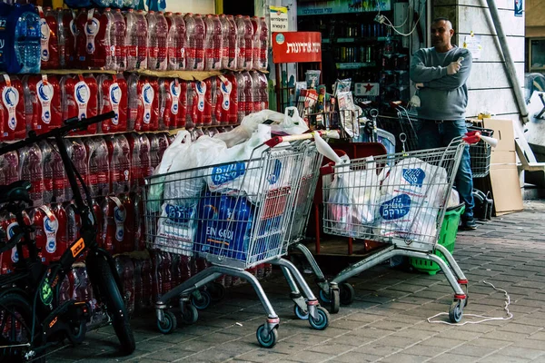 Tel Awiw Izrael Kwiecień 2020 Widok Niezidentyfikowanych Osób Robiących Zakupy — Zdjęcie stockowe
