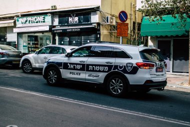 Tel Aviv İsrail 1 Nisan 2020 Tel Aviv sokaklarında koronavirüsün yayılmasını önlemek için halkın karantinası sırasında İsrail polisinin görüntüsü