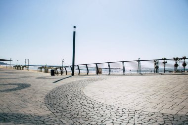 Tel Aviv İsrail, 2 Nisan 2020 'de Tel Aviv' in boş plajlarını koronavirüsün yayılmasını önlemek için karantinaya aldı.