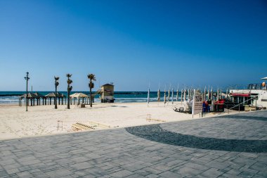 Tel Aviv İsrail, 2 Nisan 2020 'de Tel Aviv' in boş plajlarını koronavirüsün yayılmasını önlemek için karantinaya aldı.