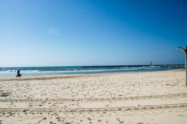Tel Aviv İsrail, 2 Nisan 2020 'de Tel Aviv' in boş plajlarını koronavirüsün yayılmasını önlemek için karantinaya aldı.