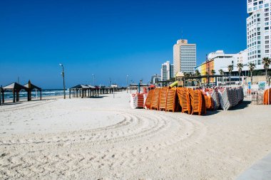 Tel Aviv İsrail, 2 Nisan 2020 'de Tel Aviv' in boş plajlarını koronavirüsün yayılmasını önlemek için karantinaya aldı.