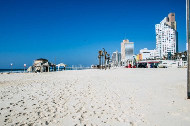 Tel Aviv İsrail, 2 Nisan 2020 'de Tel Aviv' in boş plajlarını koronavirüsün yayılmasını önlemek için karantinaya aldı.