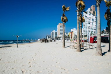 Tel Aviv İsrail, 2 Nisan 2020 'de Tel Aviv' in boş plajlarını koronavirüsün yayılmasını önlemek için karantinaya aldı.