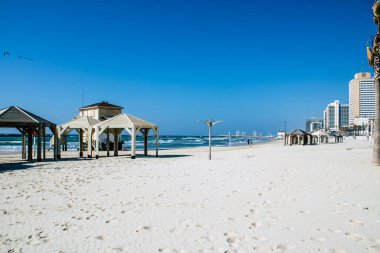 Tel Aviv İsrail, 2 Nisan 2020 'de Tel Aviv' in boş plajlarını koronavirüsün yayılmasını önlemek için karantinaya aldı.
