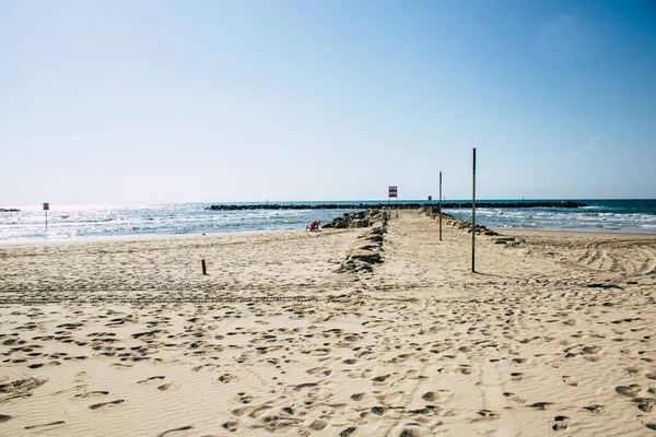 以色列特拉维夫2020年4月2日在人口隔离期间查看特拉维夫空旷的海滩 以防止珊瑚的蔓延 — 图库照片