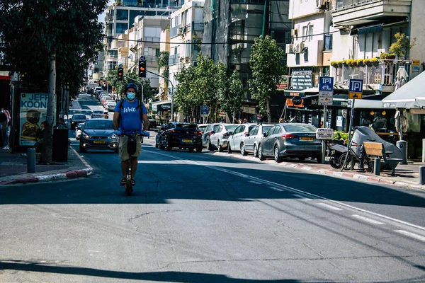 Tel Aviv Israel April 2020 Visa Oidentifierade Människor Rullar Tomma — Stockfoto