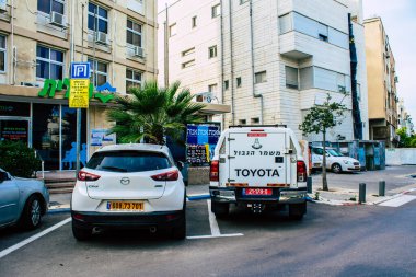 Tel Aviv İsrail 4 Nisan 2020 Tel Aviv sokaklarına park etmiş bir İsrail polis arabasının görüntüsü. Koronavirüsün yayılmasını önlemek için nüfusun karantinası sırasında.