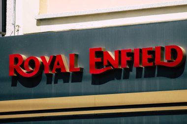 Limasol Kıbrıs Rum Kesimi 07 Nisan 2020 Kıbrıs Rum Kesimi 'nde Limasol sokaklarında ticari bir tabela