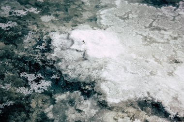 Ölü Deniz İsrail 21 Nisan 2018, İsrail 'deki Ölü Deniz' den kristal tuza yakın çekim