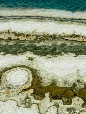 Ölü Deniz İsrail 21 Nisan 2018, İsrail 'deki Ölü Deniz' den kristal tuza yakın çekim