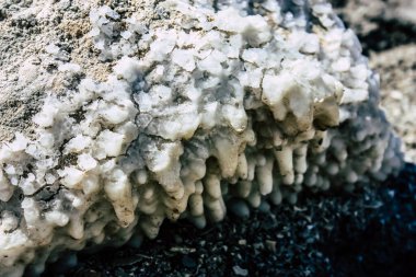 Ölü Deniz İsrail 21 Nisan 2018, İsrail 'deki Ölü Deniz' den kristal tuza yakın çekim