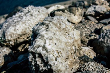 Ölü Deniz İsrail 21 Nisan 2018, İsrail 'deki Ölü Deniz' den kristal tuza yakın çekim