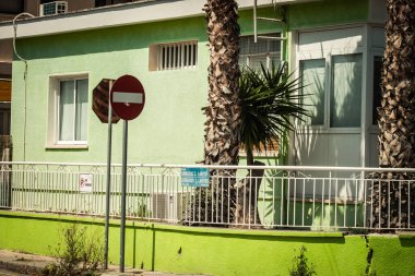 Kıbrıs Rum Kesimi 16 Nisan 2020, Kıbrıs Rum Kesimi 'nde Coronavirüs' ün yayılmasını önlemek için halkın karantinası sırasında Limasol 'un boş sokaklarının görüntüsü