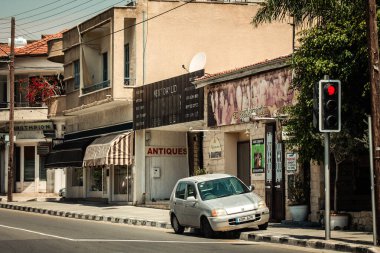 Kıbrıs Rum Kesimi 16 Nisan 2020, Kıbrıs Rum Kesimi 'nde Coronavirüs' ün yayılmasını önlemek için halkın karantinası sırasında Limasol 'un boş sokaklarının görüntüsü
