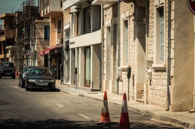 Kıbrıs Rum Kesimi 16 Nisan 2020, Kıbrıs Rum Kesimi 'nde Coronavirüs' ün yayılmasını önlemek için halkın karantinası sırasında Limasol 'un boş sokaklarının görüntüsü