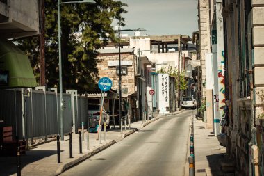 Kıbrıs Rum Kesimi 16 Nisan 2020, Kıbrıs Rum Kesimi 'nde Coronavirüs' ün yayılmasını önlemek için halkın karantinası sırasında Limasol 'un boş sokaklarının görüntüsü