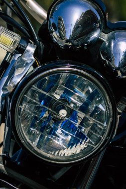 Kıbrıs Rum Kesimi 18 Nisan 2020 'de Kıbrıs Rum Kesimi' nin Limasol adasında park halindeki Honda X4 motorsikletine yakın çekim