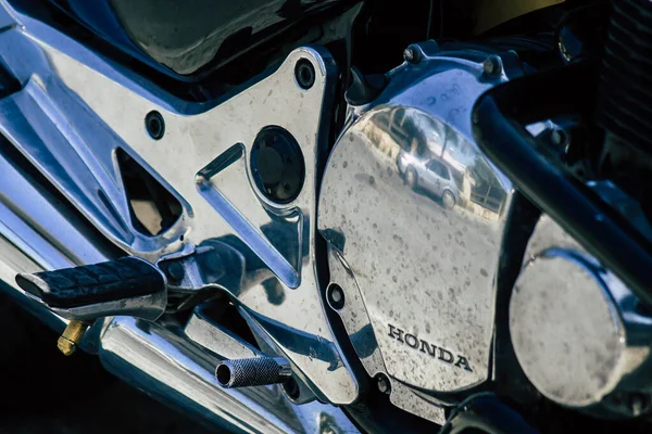 塞浦路斯利马索尔2020年4月18日一辆Honda X4摩托车在塞浦路斯利马索尔大街上被挡住 — 图库照片