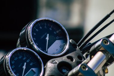 Kıbrıs Rum Kesimi 18 Nisan 2020 'de Kıbrıs Rum Kesimi' nin Limasol adasında park halindeki Honda X4 motorsikletine yakın çekim