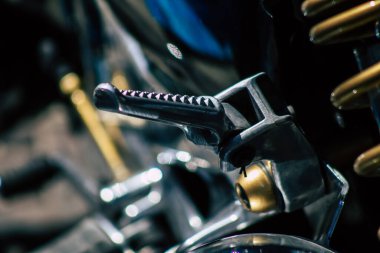 Kıbrıs Rum Kesimi 18 Nisan 2020 'de Kıbrıs Rum Kesimi' nin Limasol adasında park halindeki Honda X4 motorsikletine yakın çekim