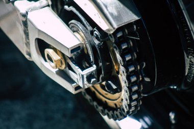 Kıbrıs Rum Kesimi 18 Nisan 2020 'de Kıbrıs Rum Kesimi' nin Limasol adasında park halindeki Honda X4 motorsikletine yakın çekim