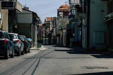 Kıbrıs Rum Kesimi 20 Nisan 2020, Kıbrıs Rum Kesimi 'nde Coronavirüs' ün yayılmasını önlemek için halkın karantinası sırasında boş Limasol caddesinin görüntüsü