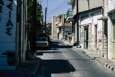 Kıbrıs Rum Kesimi 20 Nisan 2020, Kıbrıs Rum Kesimi 'nde Coronavirüs' ün yayılmasını önlemek için halkın karantinası sırasında boş Limasol caddesinin görüntüsü