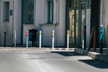 Kıbrıs Rum Kesimi 20 Nisan 2020, Kıbrıs Rum Kesimi 'nde Coronavirüs' ün yayılmasını önlemek için halkın karantinası sırasında boş Limasol caddesinin görüntüsü