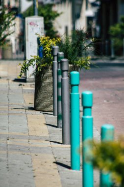 Kıbrıs Rum Kesimi 20 Nisan 2020, Kıbrıs Rum Kesimi 'nde Coronavirüs' ün yayılmasını önlemek için halkın karantinası sırasında boş Limasol caddesinin görüntüsü