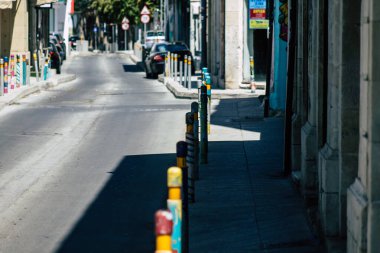 Kıbrıs Rum Kesimi 20 Nisan 2020, Kıbrıs Rum Kesimi 'nde Coronavirüs' ün yayılmasını önlemek için halkın karantinası sırasında boş Limasol caddesinin görüntüsü