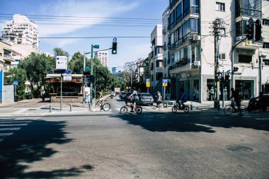 Tel Aviv İsrail 3 Mayıs 2020 Tel Aviv 'deki Dizengoff Caddesi' nde Coronavirus salgını sırasında İsrail halkının görüntüsü
