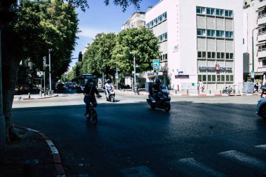 Tel Aviv İsrail 3 Mayıs 2020 Tel Aviv 'deki Dizengoff Caddesi' nde Coronavirus salgını sırasında İsrail halkının görüntüsü