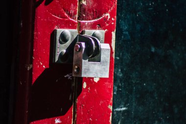 Limasol Kıbrıs Rum Kesimi 05 Mayıs 2020 'de öğleden sonra Limasol sokaklarında bir binanın cephesine yakın çekim